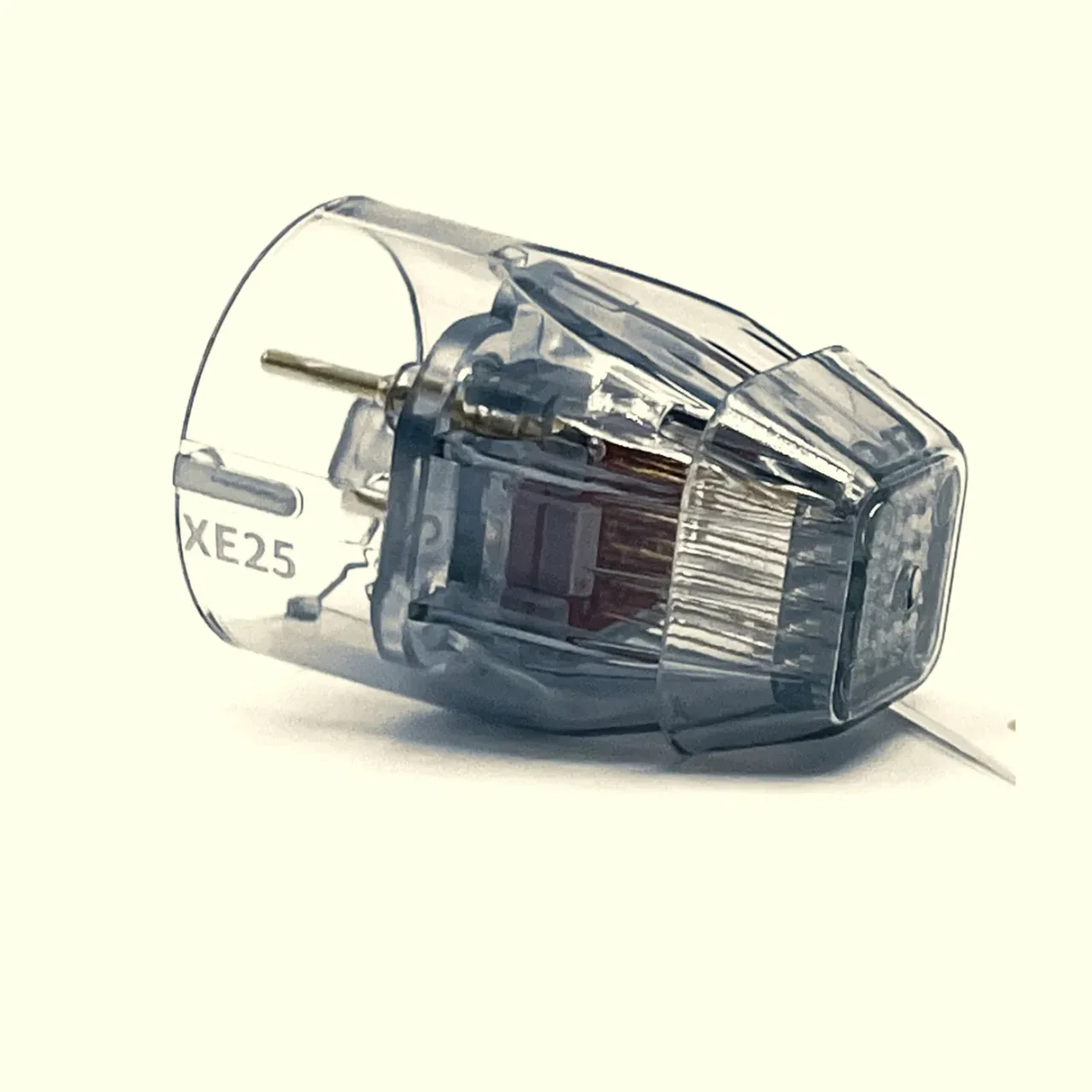 Side view of one XE-25 microneedle tip